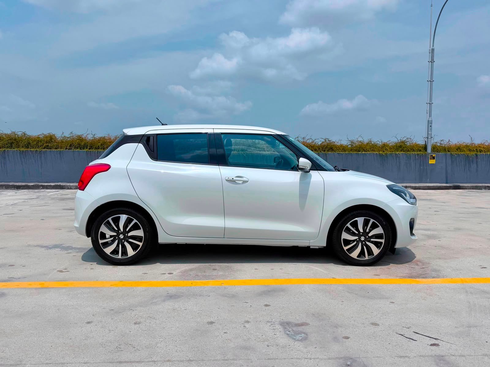 Suzuki Swift 1.0T GLX photo 4